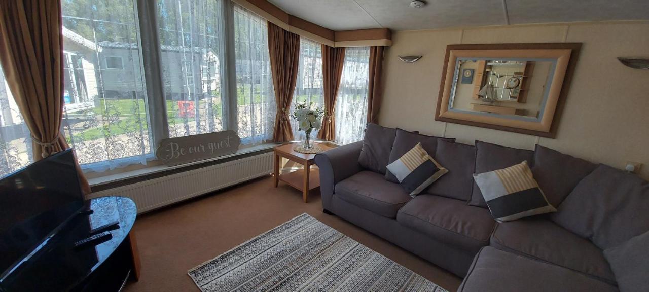 A Fashionable Caravan In A Peaceful Seaside Town Sandown