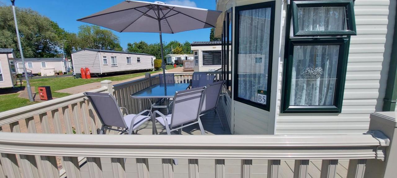 A Fashionable Caravan In A Peaceful Seaside Town Campsite Sandown